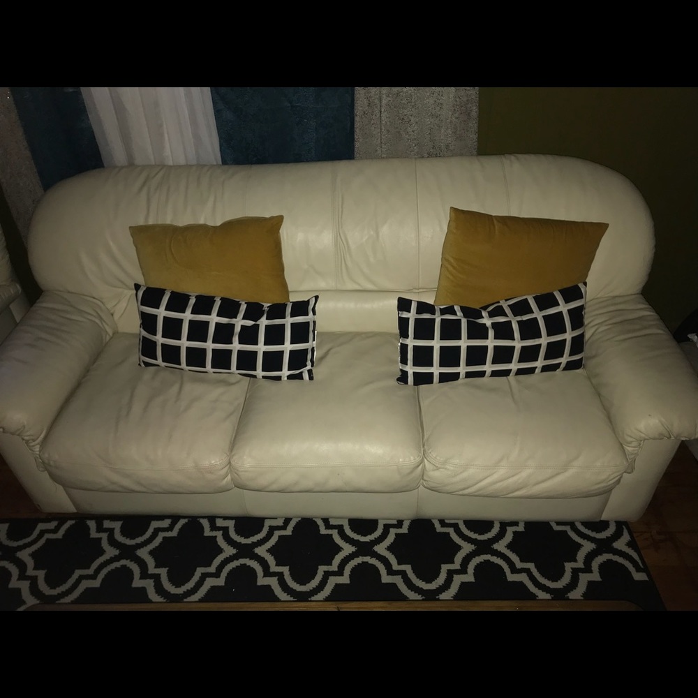 White Sofa & loveseat